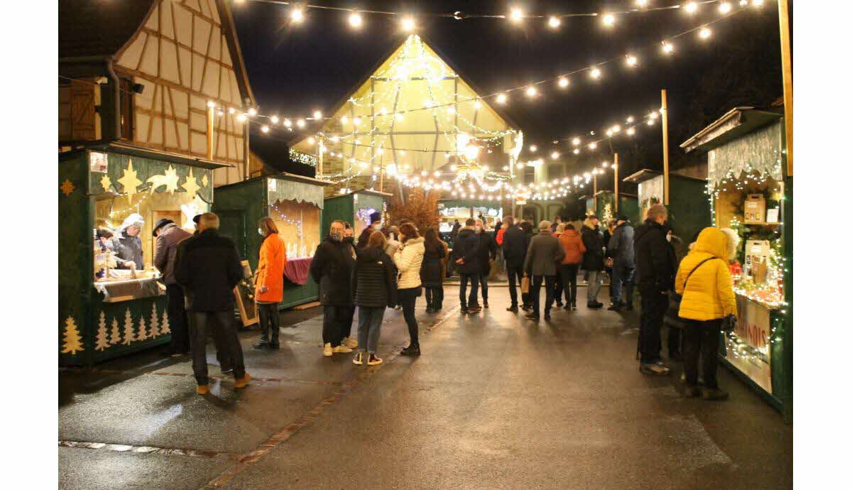 4. March&eacute; de No&euml;l de Sainte-Croix &ndash; Traditional & Community-Focused
