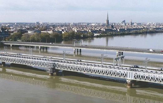 <strong>8. Eiffel Foot Bridge &ndash; A Gustave Eiffel Legacy</strong>
