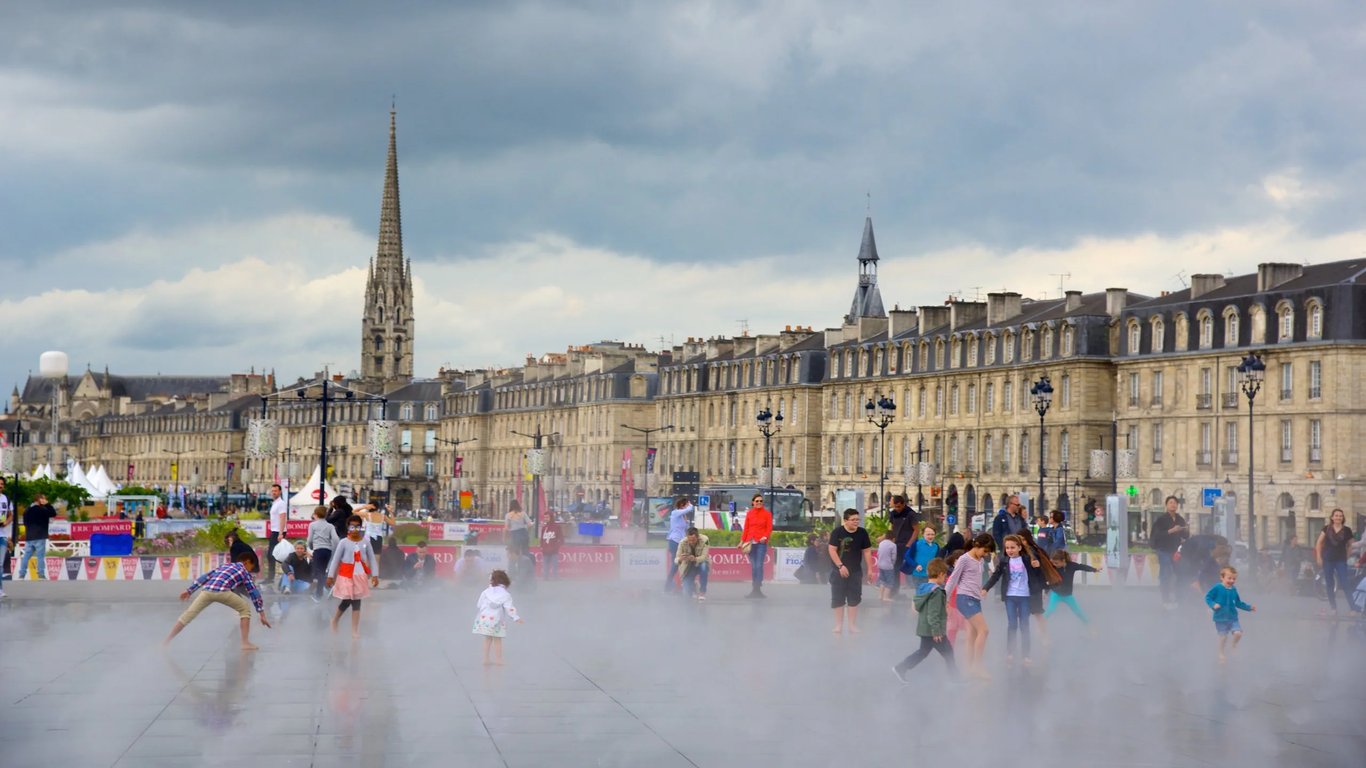 3. The “Mist Phase” — a cloud rising from the ground