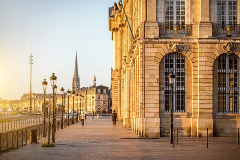 Discover the secrets of Bordeaux with hidden history, unique landmarks, and surprising facts every tourist should know on their visit to the city.