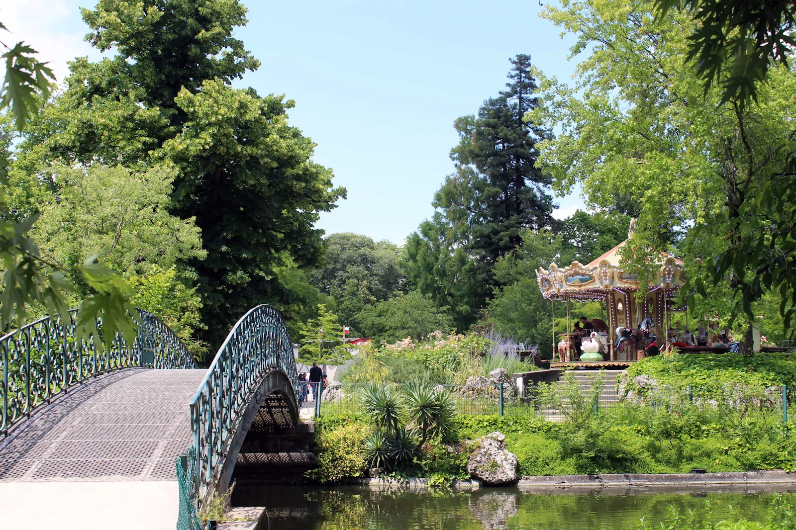<strong>Wander Through Jardin Public</strong>