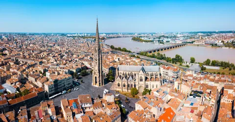 A deep winter guide to Bordeaux in January, covering walks, neighbourhoods, museums, food, and quiet seasonal experiences without crowds.A deep winter guide to Bordeaux in January, covering walks, neighbourhoods, museums, food, and quiet seasonal experiences without crowds.