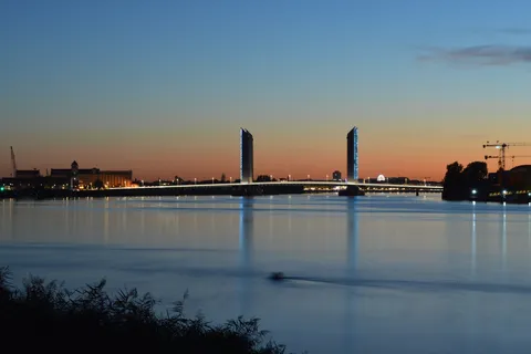 The July in Bordeaux travel guide features the best things to do in Bordeaux in July. and it offers a mixture of different Bordeaux July activities, cultural events, festivals, and of course, the chance to enjoy the wines that have made Bordeaux famous worldwide.