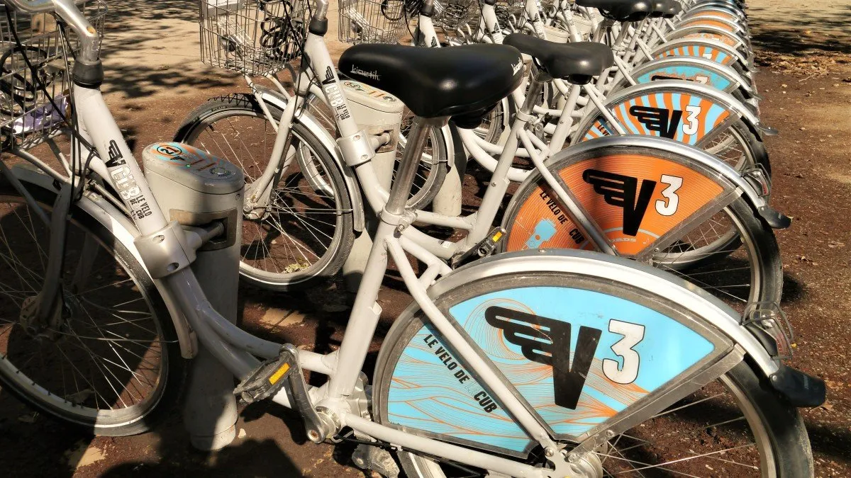 <strong>Bordeaux Transport: Trams, Buses, Bikes and Boat Shuttle</strong>