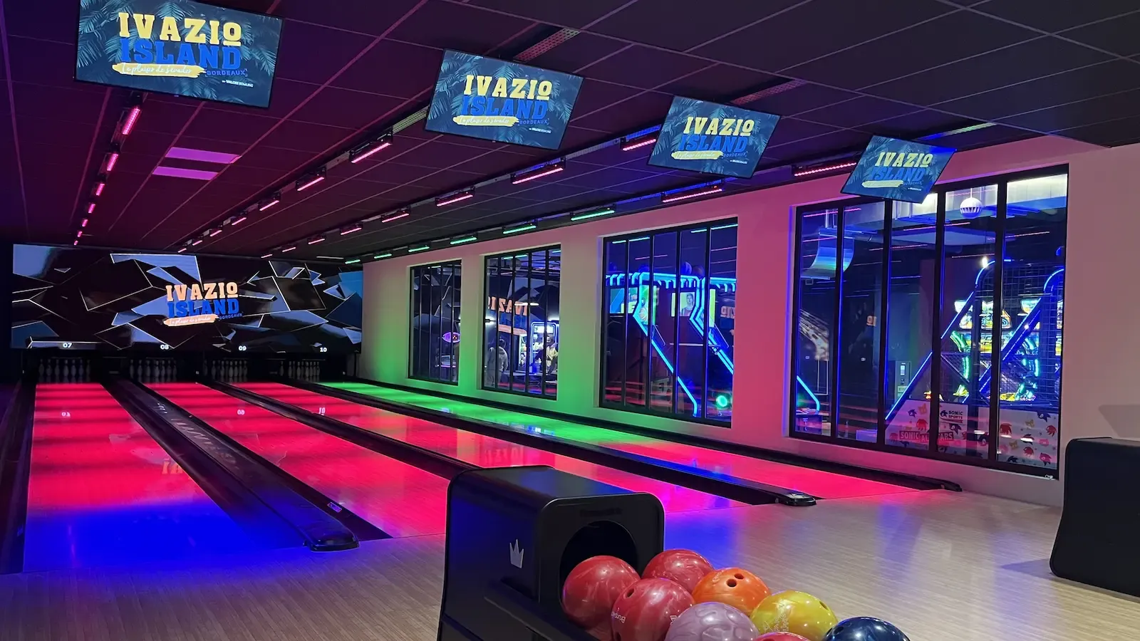 Bowling in Bordeaux: A Social Classic