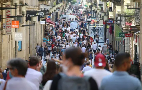 Discover how Bordeaux’s population has changed over time, current demographics, and what shapes the city’s modern identity.