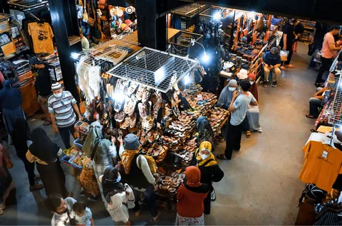 Exploring the Best Markets in Bordeaux: Flea, Food, and Antiques