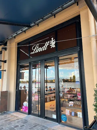 <strong>Lindt Bordeaux &ndash; Rich Hot Chocolate at Les Bassins &agrave; Flot</strong>