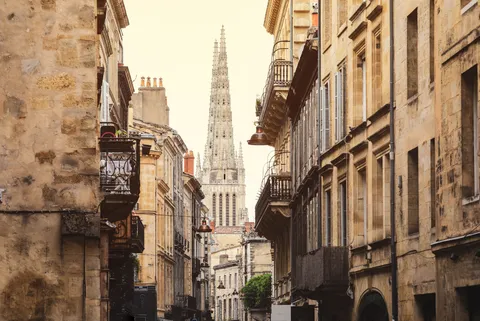 Find the best things to do in Bordeaux in October, from wine harvest events and cultural festivals to autumn walks and seasonal food experiences.