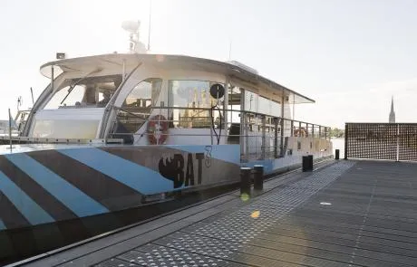 <strong>Bordeaux Transport: Trams, Buses, Bikes and Boat Shuttle</strong>
