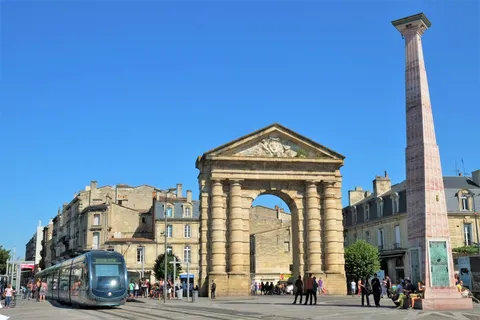 The Place de la Victoire: A Historic Landmark in Bordeaux