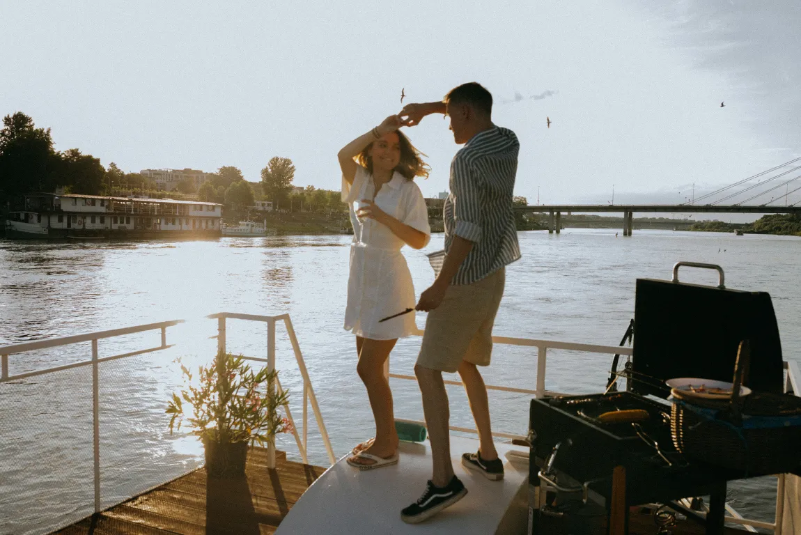 <strong>Romantic Boat Ride on the Garonne</strong>