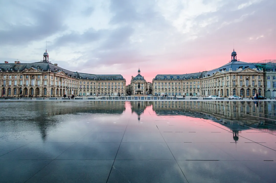 <strong>Visit the Miroir d&rsquo;Eau</strong>