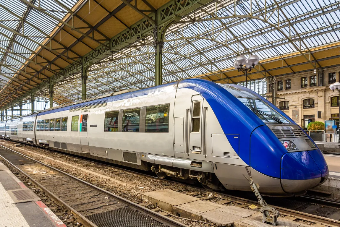 <strong>1. Taking the Train from Bordeaux to Saint-&Eacute;milion</strong>