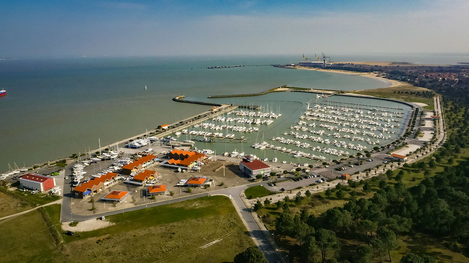 Le Verdon-sur-Mer: Edge of the Estuary, Gateway to the Médoc