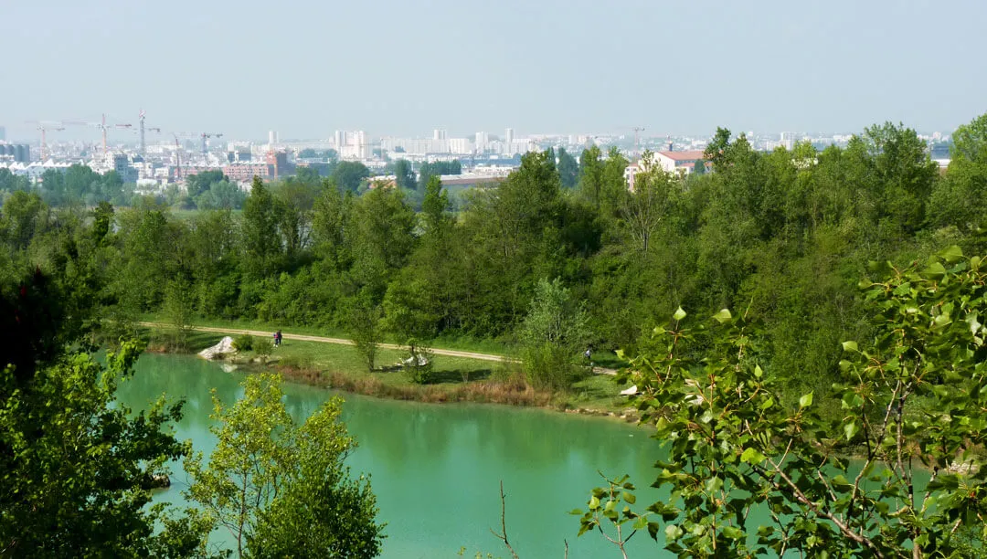 <strong>6. Parc de l&rsquo;Ermitage and Right Bank Views</strong>