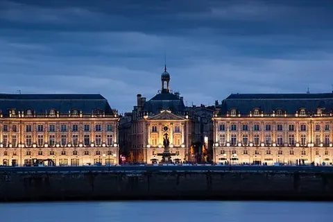 Explore the history, architecture and cultural importance of Place de la Bourse, one of Bordeaux’s most iconic landmarks.