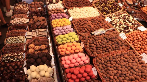 Discover the best chocolate shops in Bordeaux, from historic chocolatiers to modern artisans creating pralines, truffles, and gourmet chocolate.