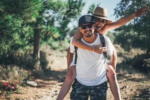 Discover the best couples activities in Bordeaux, from wine tours to riverside walks and romantic dinners. Plan the perfect romantic getaway in Bordeaux.