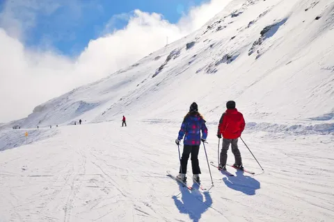 Can you ski near Bordeaux? Discover realistic ski options from Bordeaux, including distances, day trips, Pyrenees resorts, and what visitors should expect.