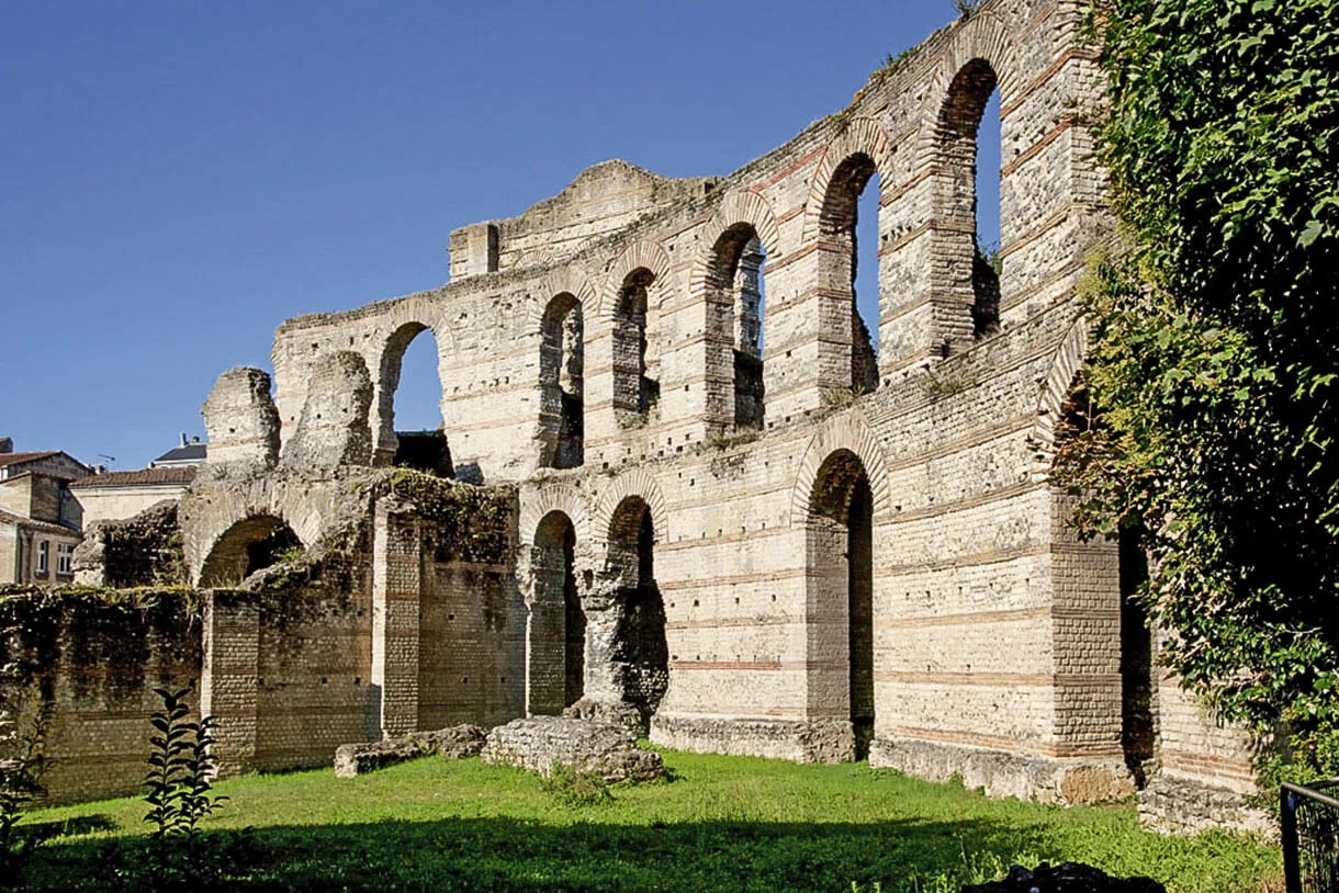 <strong>10. Palais Gallien</strong>