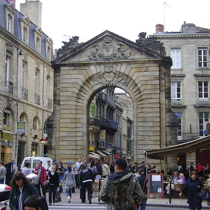 Rue Porte-Dijeaux: Where Everyday Life Meets Independent Shops