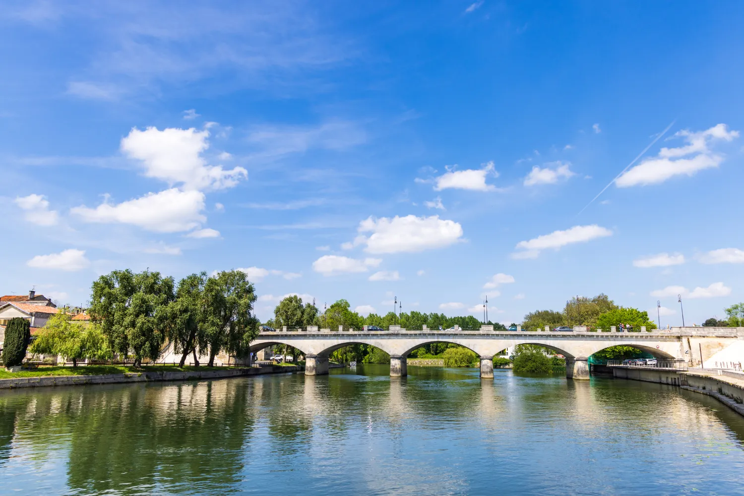 <strong>4. Cognac: Spirits and Riverside Heritage</strong>
