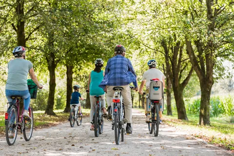 Cycling in Bordeaux is one of the best ways for visitors to discover the region’s blend of historic architecture, riverside scenery, and world-famous vineyards. With a well-connected network of cycle paths, traffic-free greenways, and countryside trails, Bordeaux is an ideal destination for travellers who want to explore on two wheels.