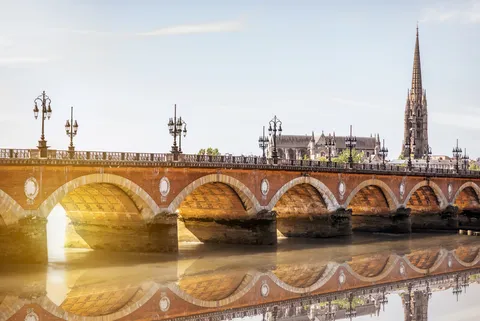 Eight Bridges of Bordeaux – A Complete Tourist Guide