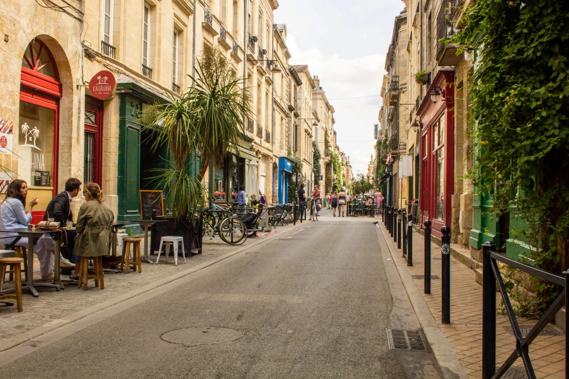 Rue Notre-Dame: A Charming Street for Food and Wine