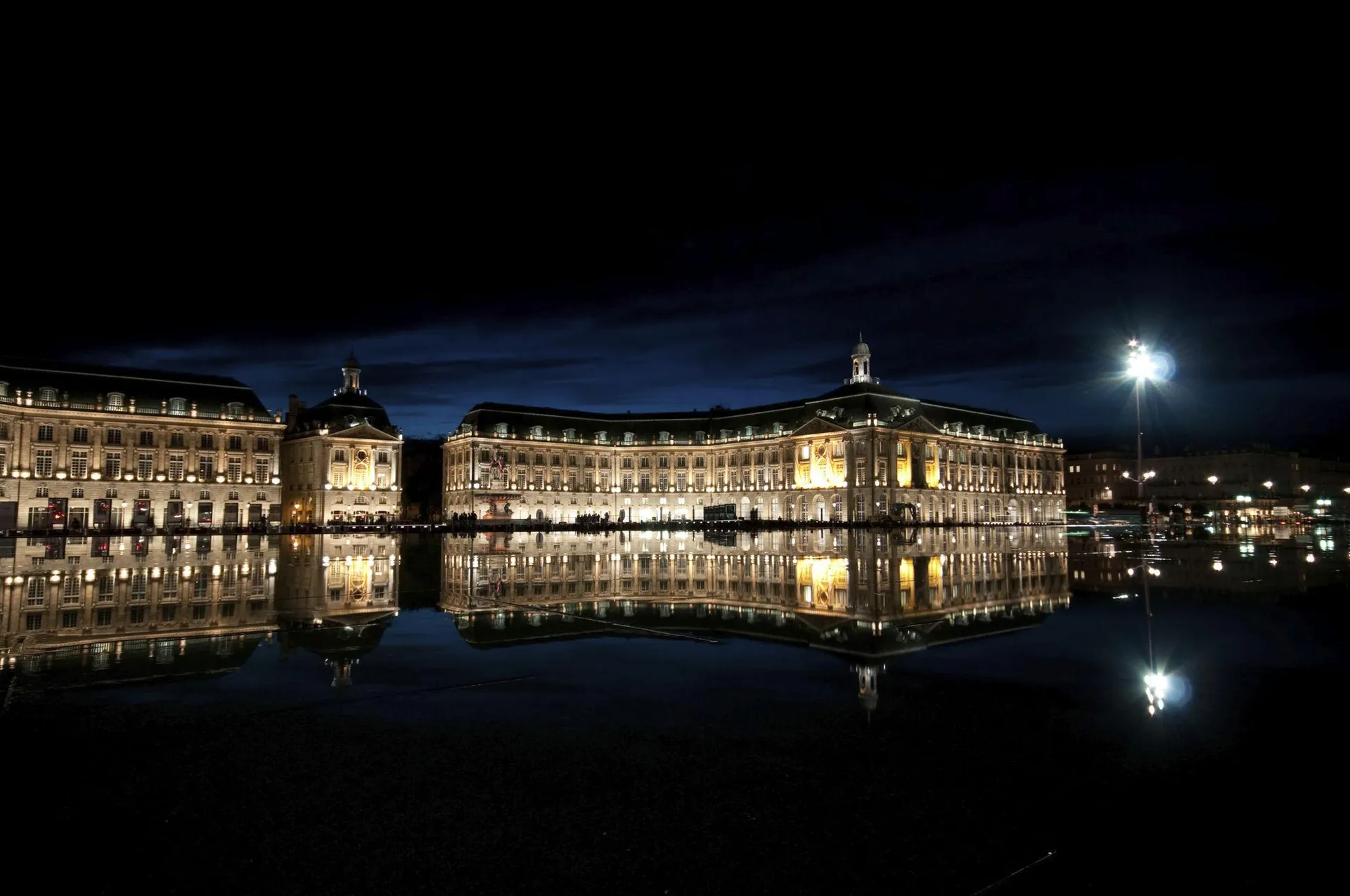 The Evolution of Bordeaux’s Nightlife and Cocktail Culture