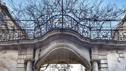 The Hôtel de Ragueneau, one of Bordeaux’s most stunning 17th-century mansions, stands as a testament to the city's rich architectural heritage. Until 2015, this elegant residence served as the home of the Bordeaux Municipal Archives.