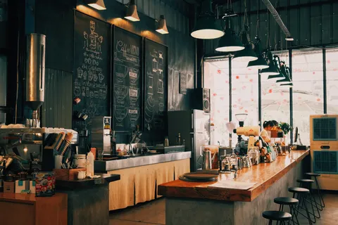 Bordeaux is best known for its wine, but the city’s café culture is just as inviting. From independent coffee roasters to brunch cafés and hot chocolate stops, Bordeaux has a growing reputation for high-quality, relaxing spaces to eat and drink.