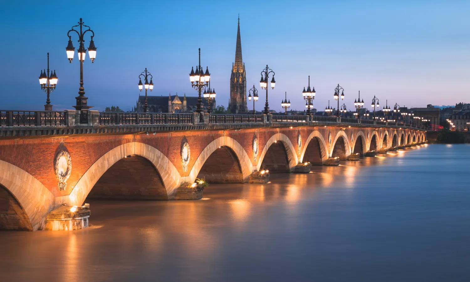 <strong>1. The Tour of Bridges: A Classic Urban Walk in Bordeaux</strong>