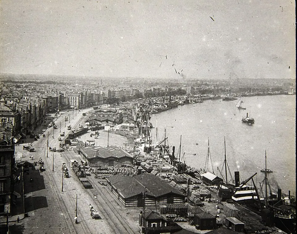 The History of the Chartrons District in Bordeaux