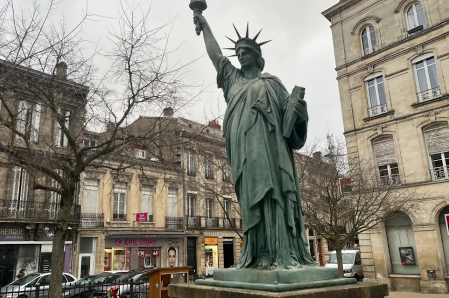 7. A Statue of Liberty in the Chartrons District